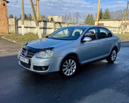 Серый Фольксваген Джетта, объемом двигателя 1.6 л и пробегом 300 тыс. км за 4999 $, фото 1 на Automoto.ua