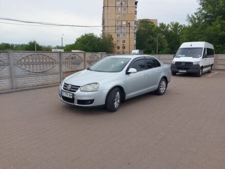 Фольксваген Джетта 2008 в Кривом Роге на Automoto.ua Серый Фольксваген Джетта, объемом двигателя 1.6 л и пробегом 280 тыс. км за 6100 $, фото 1 на Automoto.ua