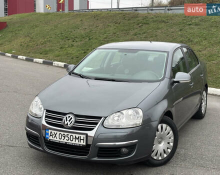 Серый Фольксваген Джетта, объемом двигателя 1.6 л и пробегом 250 тыс. км за 5700 $, фото 1 на Automoto.ua