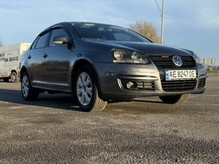 Серый Фольксваген Джетта, объемом двигателя 1.6 л и пробегом 282 тыс. км за 5900 $, фото 1 на Automoto.ua