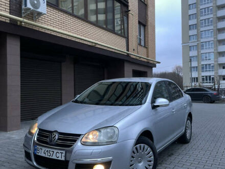 Серый Фольксваген Джетта, объемом двигателя 1.6 л и пробегом 305 тыс. км за 4800 $, фото 1 на Automoto.ua