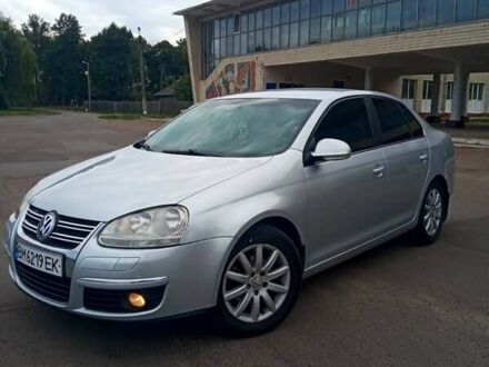 Фольксваген Джетта 2008 у Кролевце на Automoto.ua Сірий Фольксваген Джетта, об'ємом двигуна 1.6 л та пробігом 328 тис. км за 5900 $, фото 1 на Automoto.ua