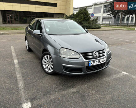 Серый Фольксваген Джетта, объемом двигателя 1.4 л и пробегом 192 тыс. км за 6000 $, фото 1 на Automoto.ua