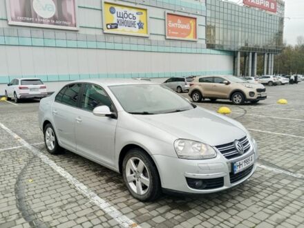 Серый Фольксваген Джетта, объемом двигателя 1.4 л и пробегом 141 тыс. км за 7000 $, фото 1 на Automoto.ua