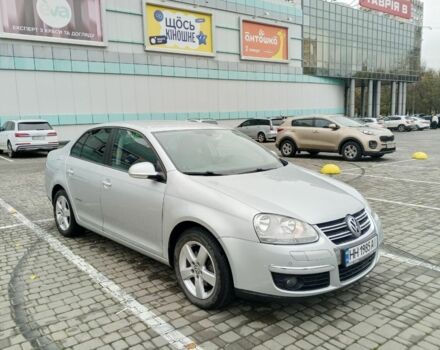 Серый Фольксваген Джетта, объемом двигателя 1.4 л и пробегом 141 тыс. км за 7000 $, фото 1 на Automoto.ua