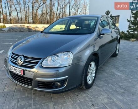 Серый Фольксваген Джетта, объемом двигателя 1.4 л и пробегом 137 тыс. км за 8550 $, фото 1 на Automoto.ua