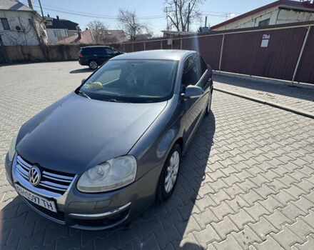 Серый Фольксваген Джетта, объемом двигателя 1.6 л и пробегом 240 тыс. км за 5500 $, фото 1 на Automoto.ua