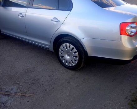 Сірий Фольксваген Джетта, об'ємом двигуна 1.6 л та пробігом 129 тис. км за 7500 $, фото 1 на Automoto.ua