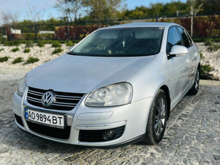 Фольксваген Джетта 2010 в Мукачеве на Automoto.ua Серый Фольксваген Джетта, объемом двигателя 1.6 л и пробегом 236 тыс. км за 7500 $, фото 1 на Automoto.ua