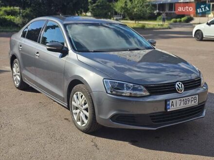 Фольксваген Джетта 2011 у Броварах на Automoto.ua Сірий Фольксваген Джетта, об'ємом двигуна 2.48 л та пробігом 180 тис. км за 9000 $, фото 1 на Automoto.ua