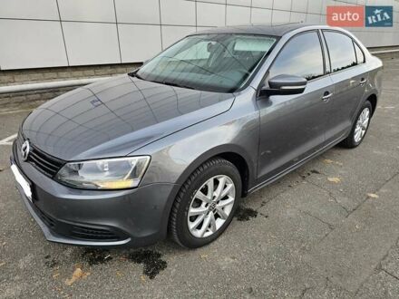 Фольксваген Джетта 2011 у Броварах на Automoto.ua Сірий Фольксваген Джетта, об'ємом двигуна 2.48 л та пробігом 184 тис. км за 8700 $, фото 1 на Automoto.ua