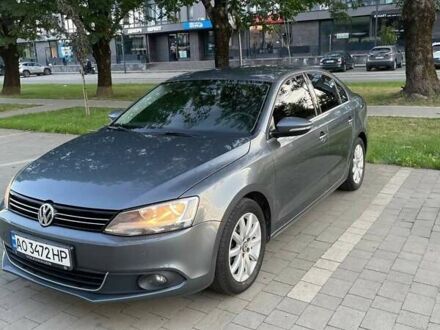 Фольксваген Джетта 2012 в Ужгороде на Automoto.ua Серый Фольксваген Джетта, объемом двигателя 1.97 л и пробегом 208 тыс. км за 9500 $, фото 1 на Automoto.ua