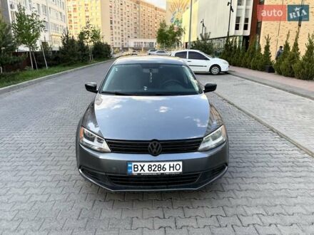 Фольксваген Джетта 2012 у Хмельницькому на Automoto.ua Сірий Фольксваген Джетта, об'ємом двигуна 2 л та пробігом 178 тис. км за 8500 $, фото 1 на Automoto.ua