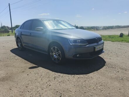 Серый Фольксваген Джетта, объемом двигателя 1.4 л и пробегом 84 тыс. км за 11500 $, фото 1 на Automoto.ua