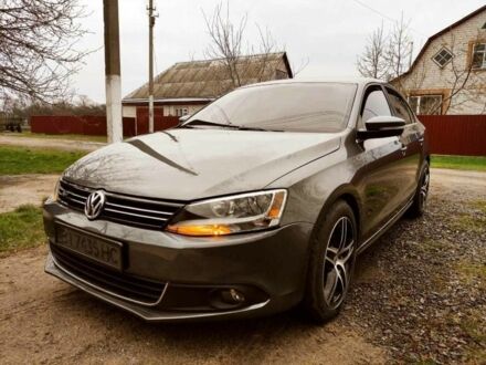 Фольксваген Джетта 2013 у Оржице на Automoto.ua Сірий Фольксваген Джетта, об'ємом двигуна 2.5 л та пробігом 130 тис. км за 8999 $, фото 1 на Automoto.ua