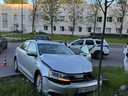 Фольксваген Джетта 2013 у Львові на Automoto.ua Сірий Фольксваген Джетта, об'ємом двигуна 1.4 л та пробігом 180 тис. км за 3900 $, фото 1 на Automoto.ua