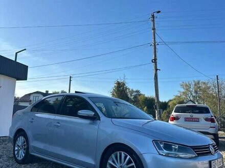 Фольксваген Джетта 2013 в Самборе на Automoto.ua Серый Фольксваген Джетта, объемом двигателя 2 л и пробегом 273 тыс. км за 10500 $, фото 1 на Automoto.ua