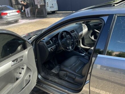 Фольксваген Джетта 2013 в Кривом Роге на Automoto.ua Серый Фольксваген Джетта, объемом двигателя 1.8 л и пробегом 128 тыс. км за 9000 $, фото 1 на Automoto.ua