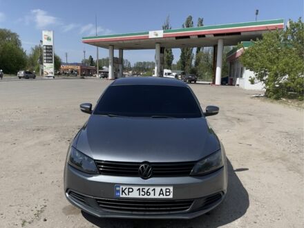 Фольксваген Джетта 2014 в Изюме на Automoto.ua Серый Фольксваген Джетта, объемом двигателя 1.8 л и пробегом 240 тыс. км за 8500 $, фото 1 на Automoto.ua