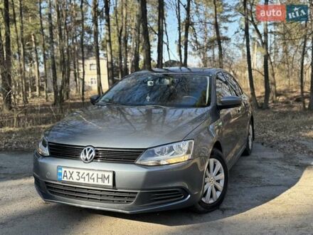 Фольксваген Джетта 2014 у Глухове на Automoto.ua Сірий Фольксваген Джетта, об'ємом двигуна 1.98 л та пробігом 111 тис. км за 7800 $, фото 1 на Automoto.ua