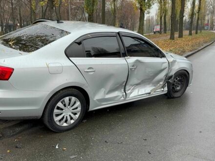 Сірий Фольксваген Джетта, об'ємом двигуна 2 л та пробігом 120 тис. км за 9000 $, фото 1 на Automoto.ua