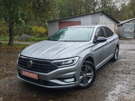 Фольксваген Джетта 2019 у Ромнах на Automoto.ua Сірий Фольксваген Джетта, об'ємом двигуна 1.4 л та пробігом 96 тис. км за 15800 $, фото 1 на Automoto.ua