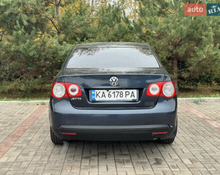 Синій Фольксваген Джетта, об'ємом двигуна 1.6 л та пробігом 343 тис. км за 5650 $, фото 4 на Automoto.ua