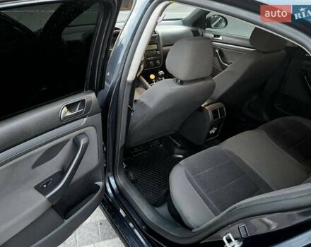 Синий Фольксваген Джетта, объемом двигателя 1.6 л и пробегом 291 тыс. км за 5000 $, фото 4 на Automoto.ua