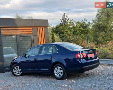 Синій Фольксваген Джетта, об'ємом двигуна 1.6 л та пробігом 215 тис. км за 8390 $, фото 26 на Automoto.ua