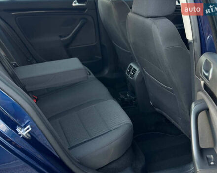 Синій Фольксваген Джетта, об'ємом двигуна 1.6 л та пробігом 215 тис. км за 8390 $, фото 17 на Automoto.ua