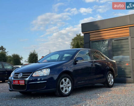 Синій Фольксваген Джетта, об'ємом двигуна 1.6 л та пробігом 215 тис. км за 8390 $, фото 2 на Automoto.ua