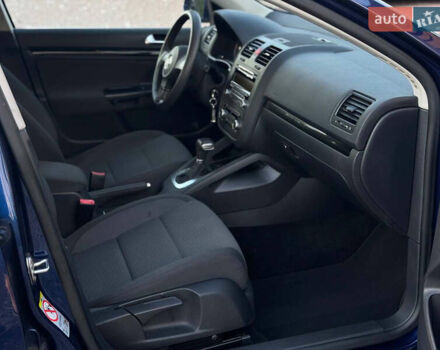 Синій Фольксваген Джетта, об'ємом двигуна 1.6 л та пробігом 215 тис. км за 8390 $, фото 16 на Automoto.ua