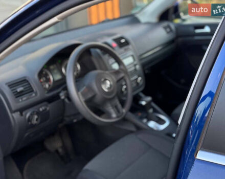 Синій Фольксваген Джетта, об'ємом двигуна 1.6 л та пробігом 215 тис. км за 8390 $, фото 9 на Automoto.ua