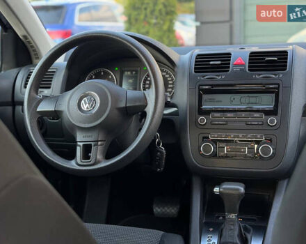 Синій Фольксваген Джетта, об'ємом двигуна 1.6 л та пробігом 215 тис. км за 8390 $, фото 13 на Automoto.ua