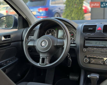 Синій Фольксваген Джетта, об'ємом двигуна 1.6 л та пробігом 215 тис. км за 8390 $, фото 10 на Automoto.ua
