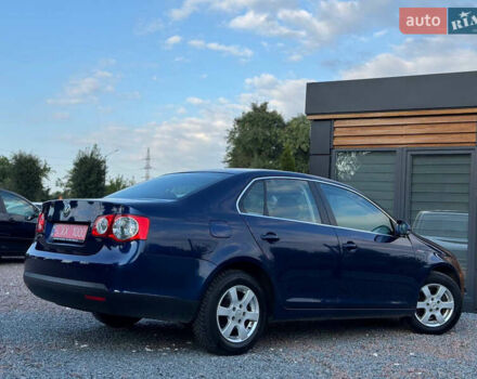 Синій Фольксваген Джетта, об'ємом двигуна 1.6 л та пробігом 215 тис. км за 8390 $, фото 28 на Automoto.ua