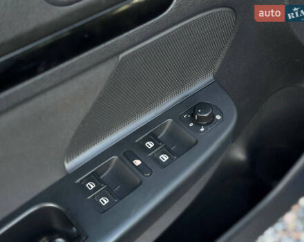 Синій Фольксваген Джетта, об'ємом двигуна 1.6 л та пробігом 215 тис. км за 8390 $, фото 18 на Automoto.ua