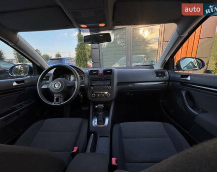 Синій Фольксваген Джетта, об'ємом двигуна 1.6 л та пробігом 215 тис. км за 8390 $, фото 11 на Automoto.ua