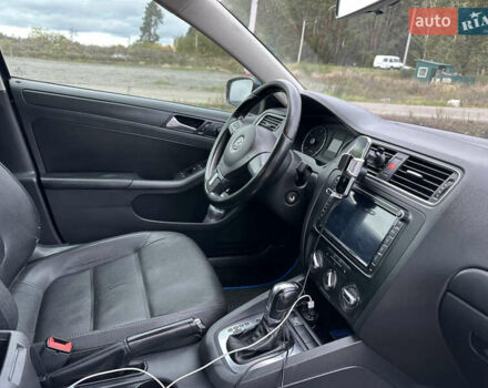 Синий Фольксваген Джетта, объемом двигателя 2.48 л и пробегом 142 тыс. км за 7999 $, фото 77 на Automoto.ua