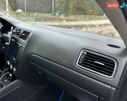 Синий Фольксваген Джетта, объемом двигателя 2.48 л и пробегом 142 тыс. км за 7999 $, фото 72 на Automoto.ua