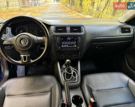 Фольксваген Джетта 2014 в Черновцах на Automoto.ua Синий Фольксваген Джетта, объемом двигателя 1.8 л и пробегом 147 тыс. км за 8300 $, фото 40 на Automoto.ua