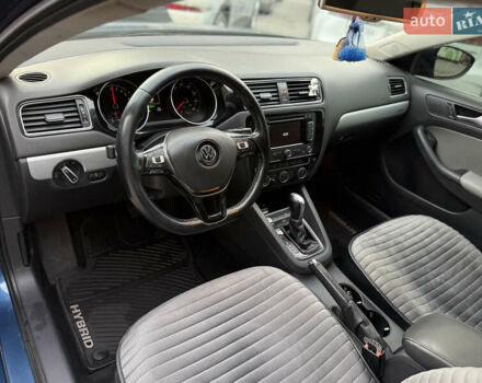 Фольксваген Джетта 2015 у Одесі на Automoto.ua Синій Фольксваген Джетта, об'ємом двигуна 1.39 л та пробігом 240 тис. км за 8900 $, фото 42 на Automoto.ua