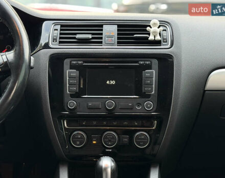 Фольксваген Джетта 2015 у Одесі на Automoto.ua Синій Фольксваген Джетта, об'ємом двигуна 1.39 л та пробігом 240 тис. км за 8900 $, фото 47 на Automoto.ua