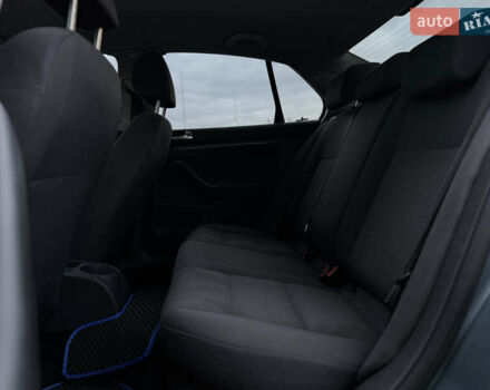 Зелений Фольксваген Джетта, об'ємом двигуна 1.6 л та пробігом 302 тис. км за 4999 $, фото 21 на Automoto.ua