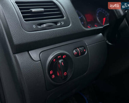 Зелений Фольксваген Джетта, об'ємом двигуна 1.6 л та пробігом 302 тис. км за 4999 $, фото 25 на Automoto.ua