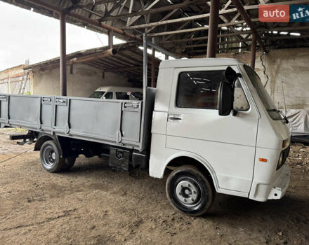 Белый Фольксваген ЛТ, объемом двигателя 2.5 л и пробегом 300 тыс. км за 3999 $, фото 1 на Automoto.ua