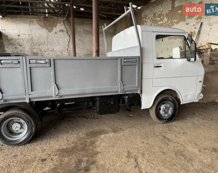 Белый Фольксваген ЛТ, объемом двигателя 2.5 л и пробегом 300 тыс. км за 3999 $, фото 2 на Automoto.ua