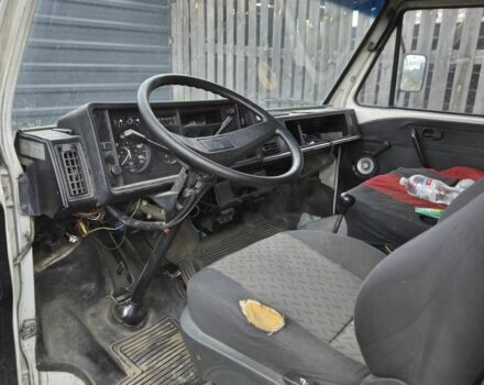 Белый Фольксваген ЛТ, объемом двигателя 2.4 л и пробегом 300 тыс. км за 1700 $, фото 2 на Automoto.ua