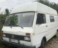 Белый Фольксваген ЛТ, объемом двигателя 2.4 л и пробегом 300 тыс. км за 1072 $, фото 1 на Automoto.ua