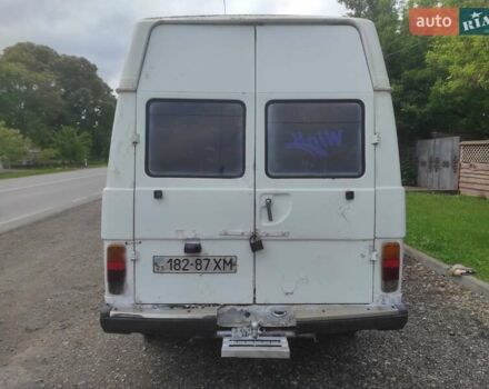 Белый Фольксваген ЛТ, объемом двигателя 2.4 л и пробегом 200 тыс. км за 950 $, фото 2 на Automoto.ua